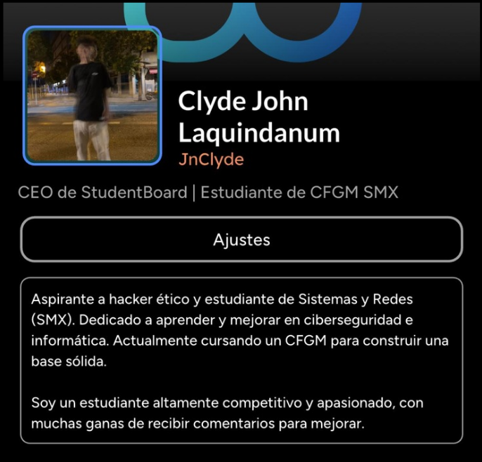 Estudiante creando su perfil en StudentBoard para mostrar su talento y acceder a oportunidades académicas y laborales.